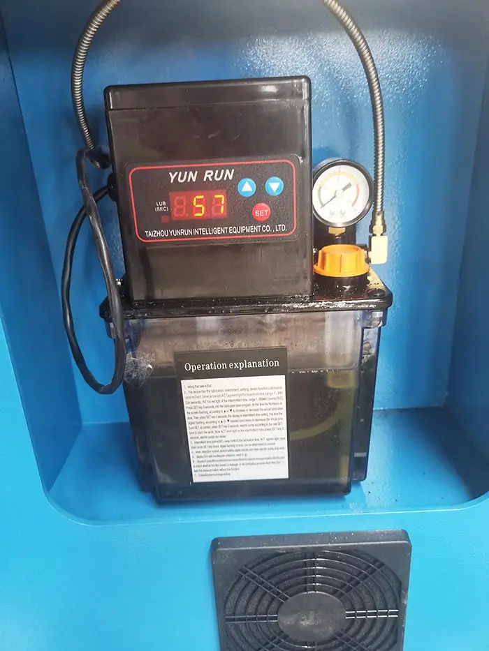 SP2128 Automatikus kenőszivattyú